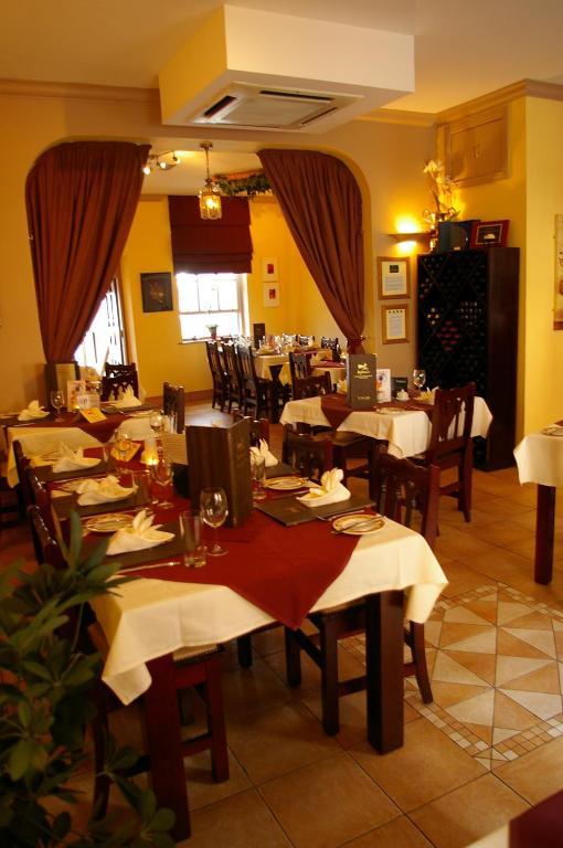 Befani'S Mediterranean Restaurant & Townhouse Clonmel Buitenkant foto